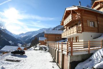 pyramide-village-02